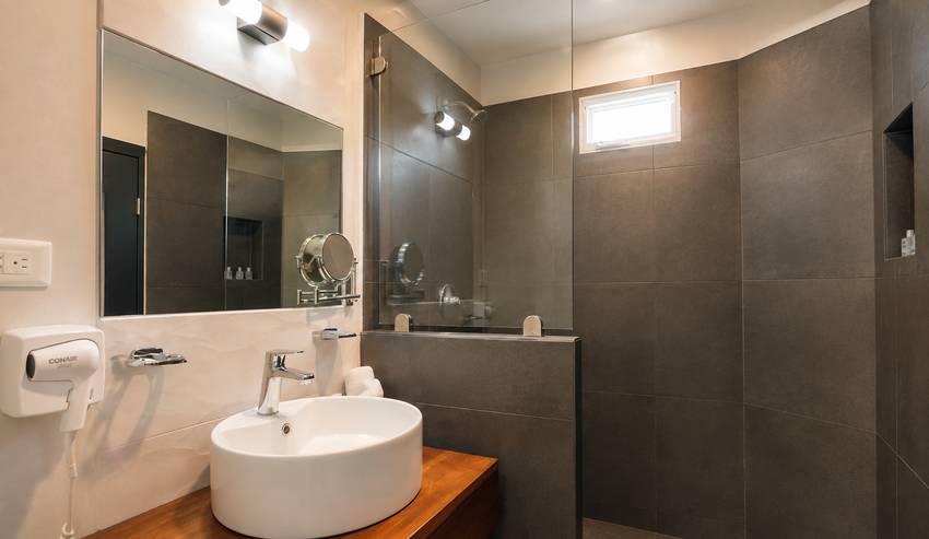 Baño de la habitación King