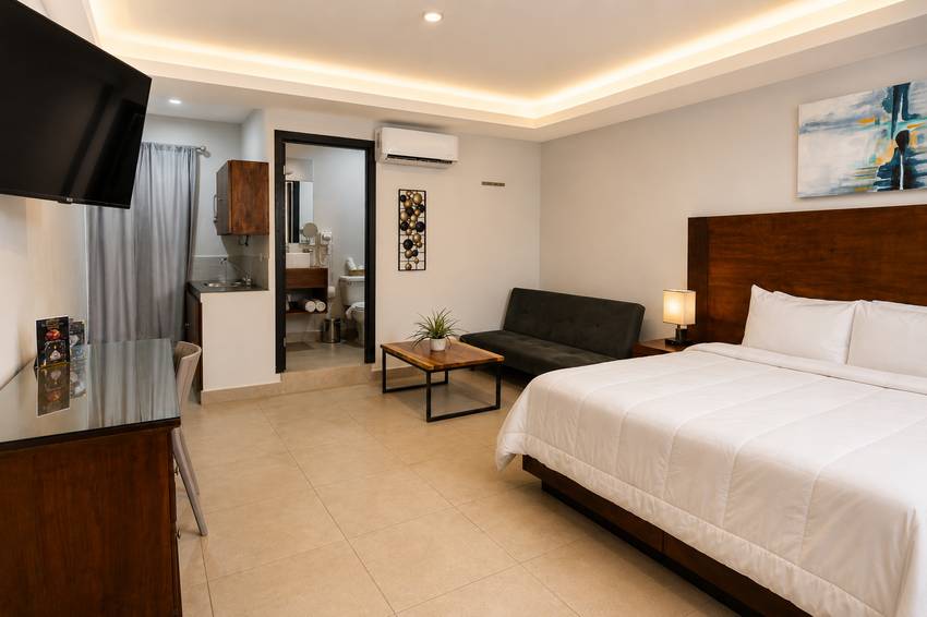 Habitación King con sala y cocineta